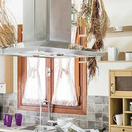 Agia Marina Sleeps 4 With Pool Air Con And Wifi