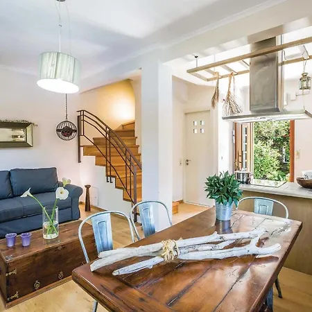 别墅 Agia Marina Sleeps 4 With Pool Air Con And Wifi