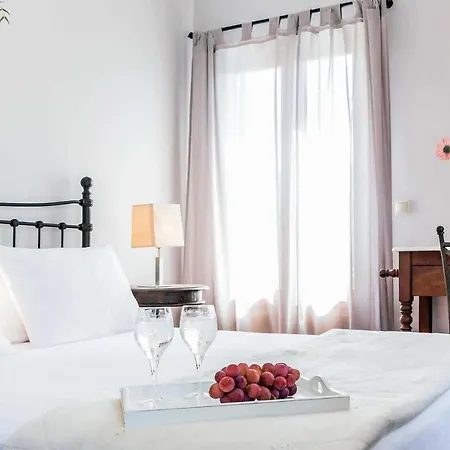 Agia Marina Sleeps 4 With Pool Air Con And Wifi