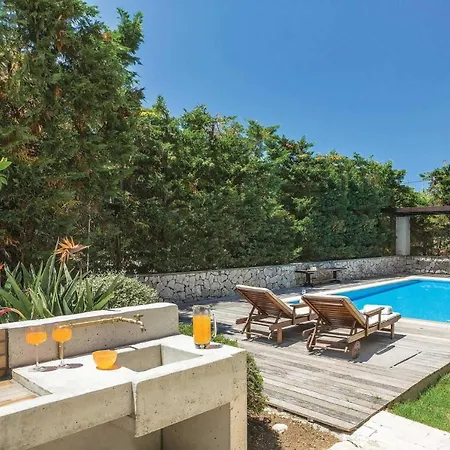 Agia Marina Sleeps 4 With Pool Air Con And Wifi