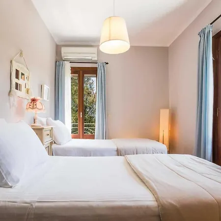 Agia Marina Sleeps 4 With Pool Air Con And Wifi